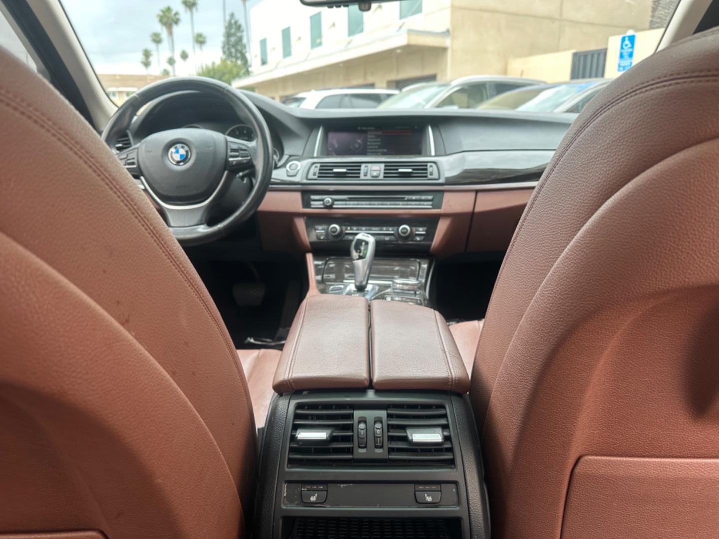 2015 WHITE /Black BMW 5-Series Leather (WBA5A7C54FG) with an 4 Cylinder engine, Automatic transmission, located at 30 S. Berkeley Avenue, Pasadena, CA, 91107, (626) 248-7567, 34.145447, -118.109398 - The 2015 BMW 528i xDrive stands as a beacon of luxury, performance, and advanced technology, embodying the pinnacle of German engineering. With only 72,430 miles, this well-maintained vehicle offers a remarkable driving experience that combines comfort, style, and reliability. Whether you have an im - Photo#21